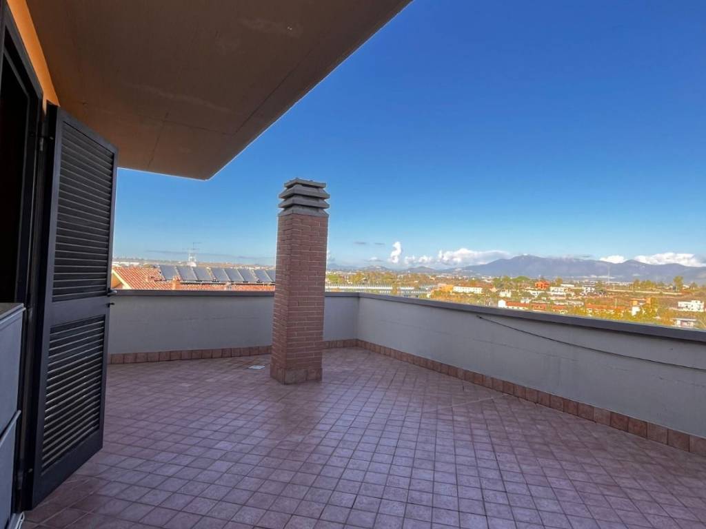 appartamento in vendita a Roma in zona Lunghezza