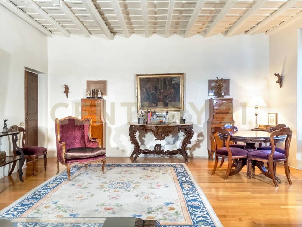 appartamento in vendita a Roma in zona Trevi-Colonna