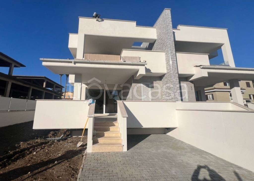casa indipendente in vendita a Roma in zona Selva Candida