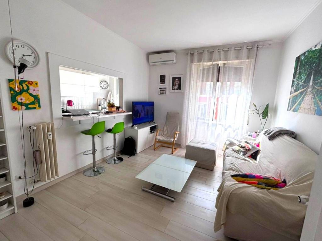 appartamento in vendita a Roma in zona Appio Latino