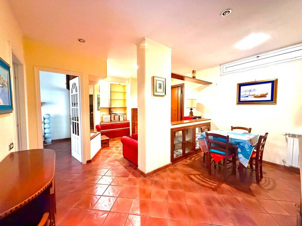 appartamento in vendita a Roma in zona Castel Fusano