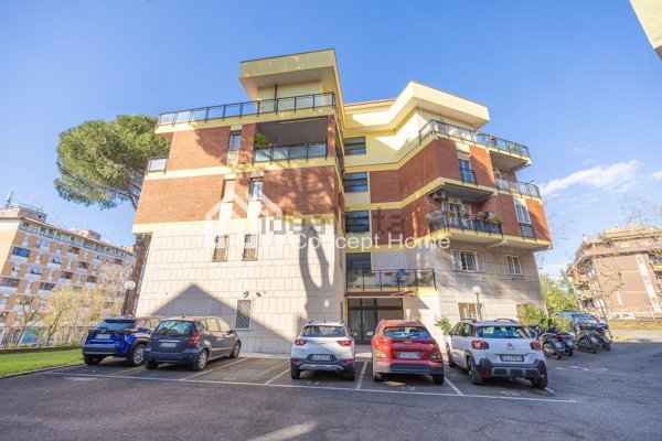 appartamento in vendita a Roma in zona Ostiense