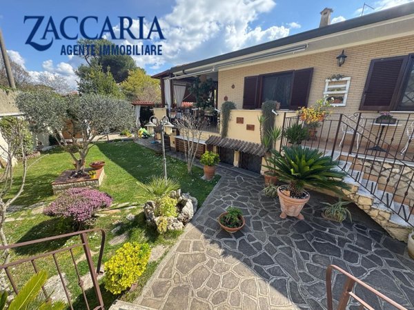 casa indipendente in vendita a Roma in zona Cinquina