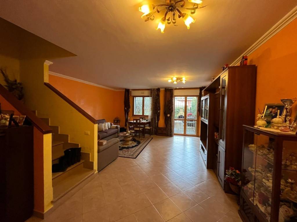 casa indipendente in vendita a Roma in zona Lunghezza