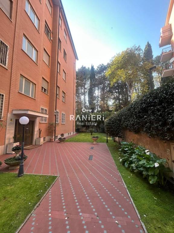 appartamento in vendita a Roma in zona Vigna Murata