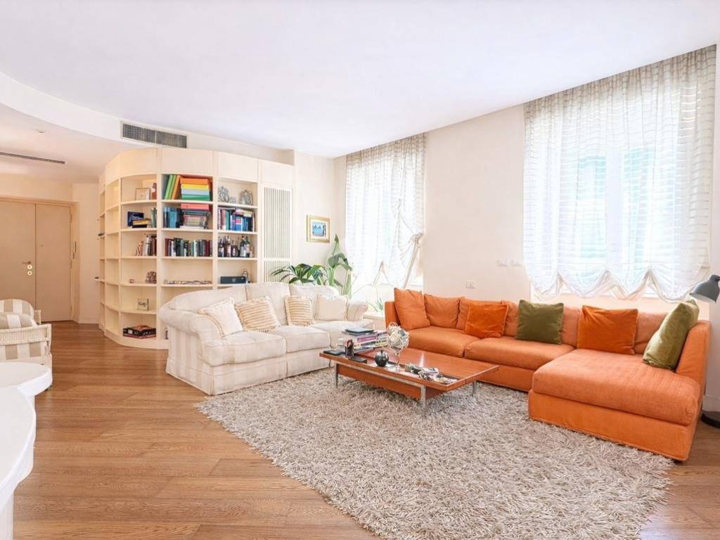 appartamento in vendita a Roma in zona Tuscolano