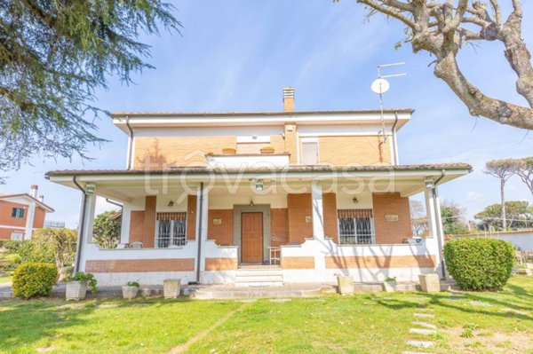 casa indipendente in vendita a Roma in zona Infernetto
