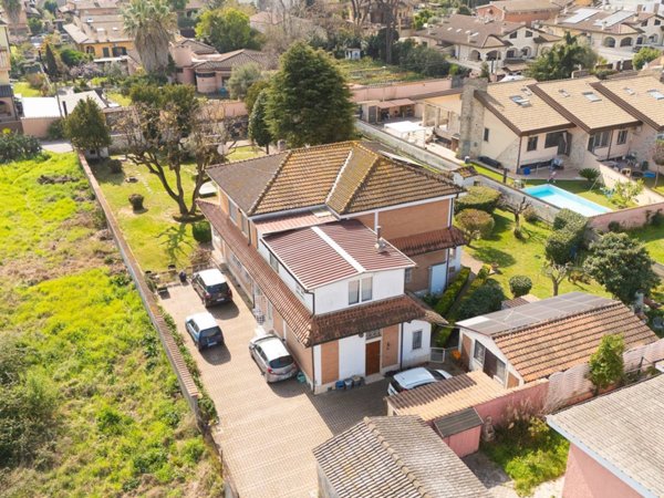 casa indipendente in vendita a Roma in zona Infernetto
