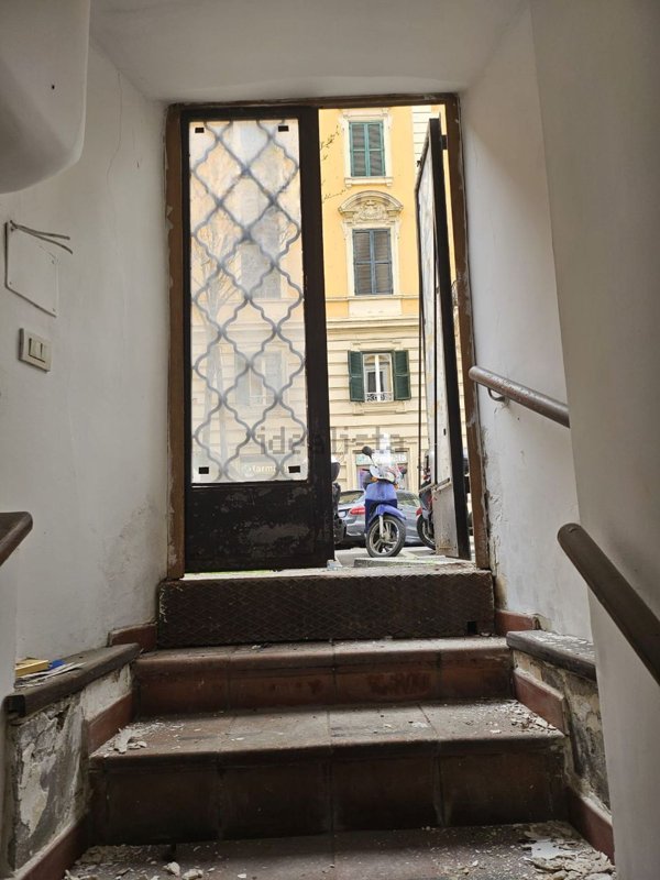 locale commerciale in vendita a Roma in zona Rione Prati