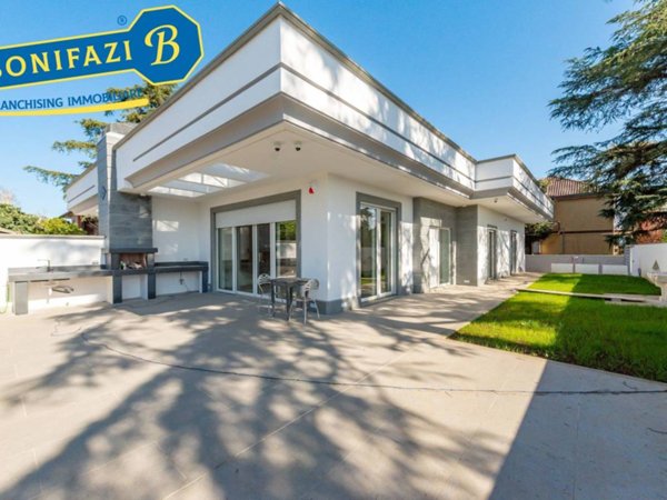 casa indipendente in vendita a Roma in zona Finocchio