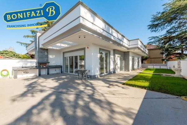 casa indipendente in vendita a Roma in zona Finocchio