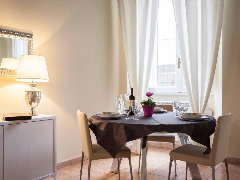 appartamento in vendita a Roma in zona Trevi-Colonna