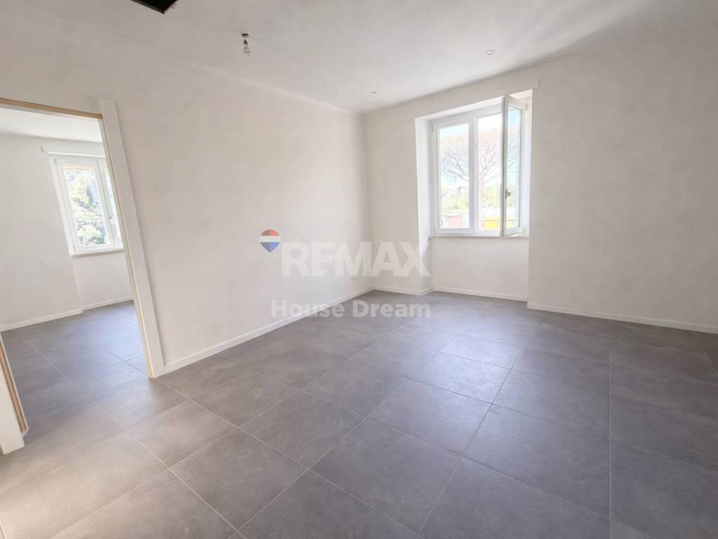 appartamento in vendita a Roma in zona Appio Claudio