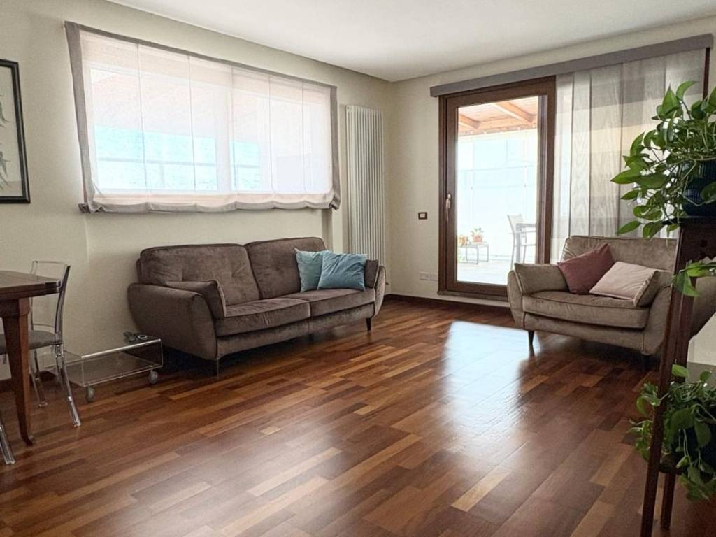 appartamento in vendita a Roma in zona Ardeatino