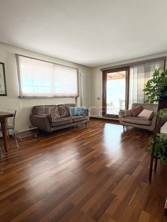 appartamento in vendita a Roma in zona Ardeatino