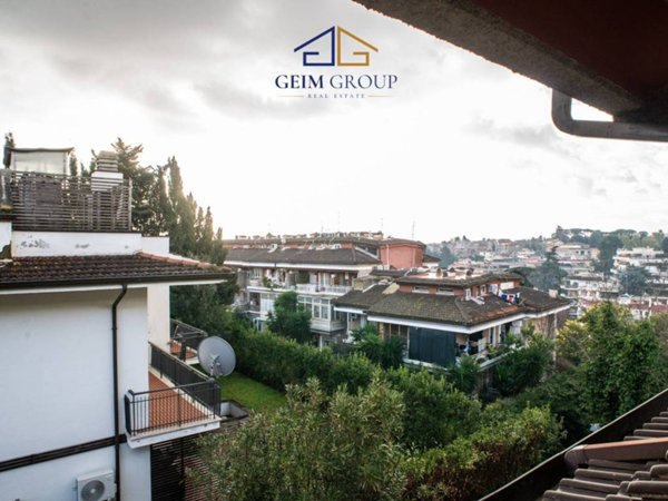 appartamento in vendita a Roma in zona Tomba di Nerone
