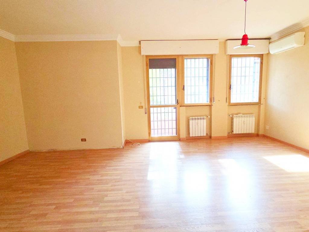 appartamento in vendita a Roma in zona Ardeatino