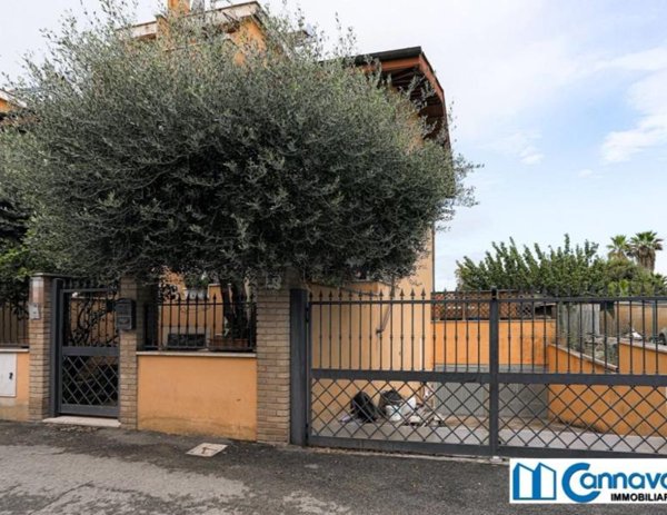 casa indipendente in vendita a Roma in zona Longarina
