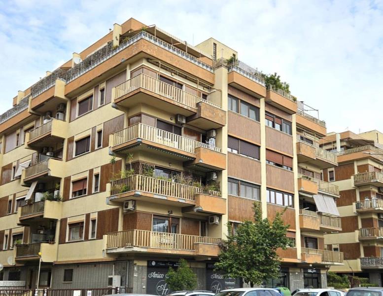 locale di sgombero in vendita a Roma in zona Ostia