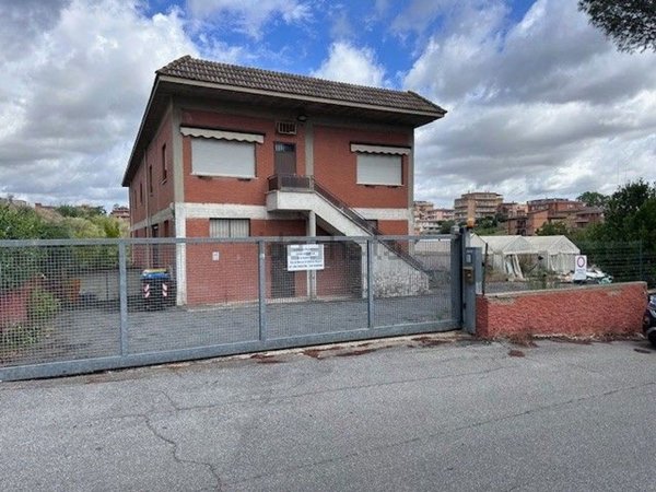 locale di sgombero in vendita a Roma in zona Massimina/Casal Lumbroso