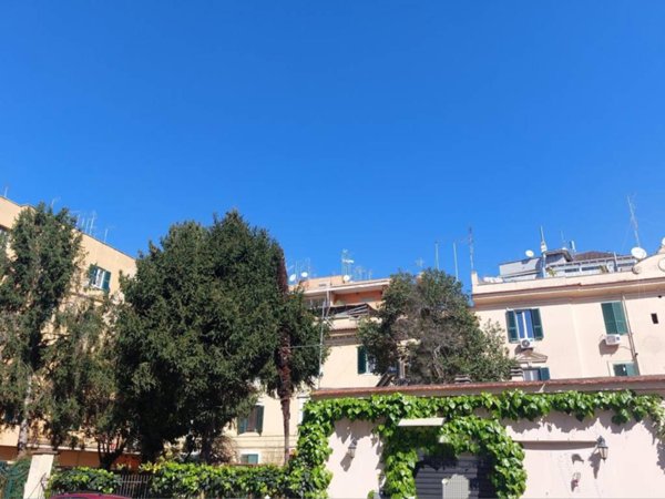 appartamento in vendita a Roma in zona Tuscolano