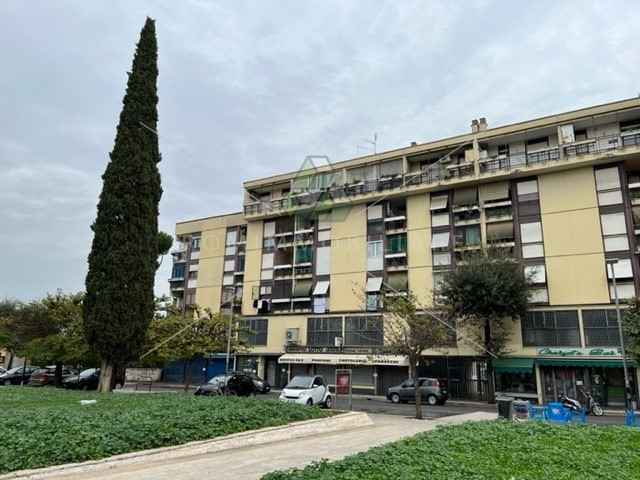 ufficio in vendita a Roma in zona Torre Angela