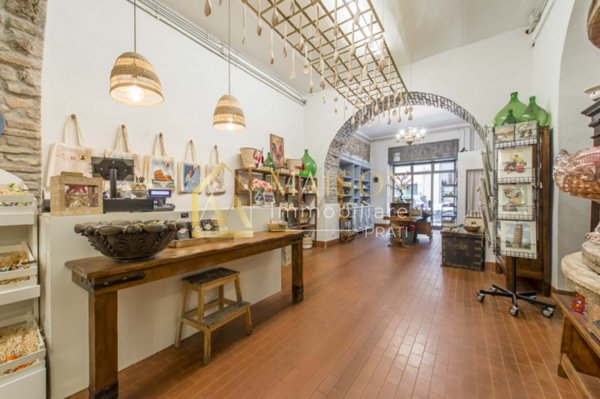 negozio in vendita a Roma in zona Rione Borgo