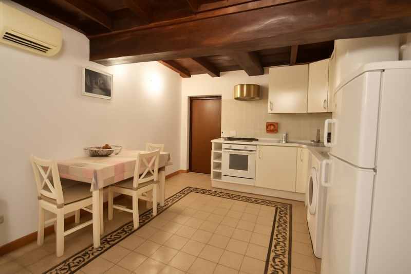 appartamento in vendita a Roma in zona Rione Regola