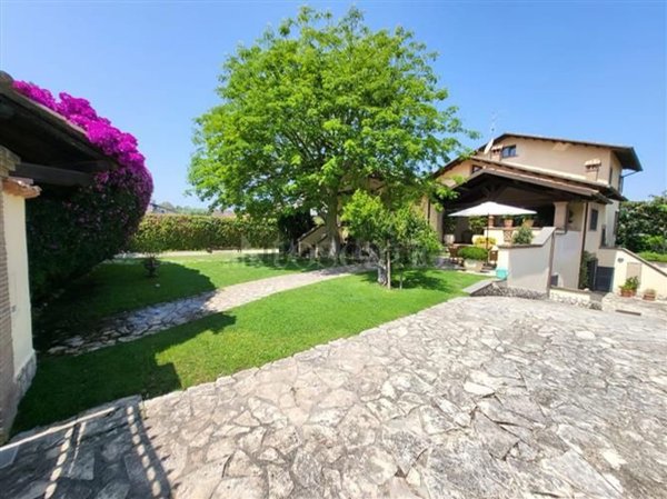 casa indipendente in vendita a Roma in zona Infernetto