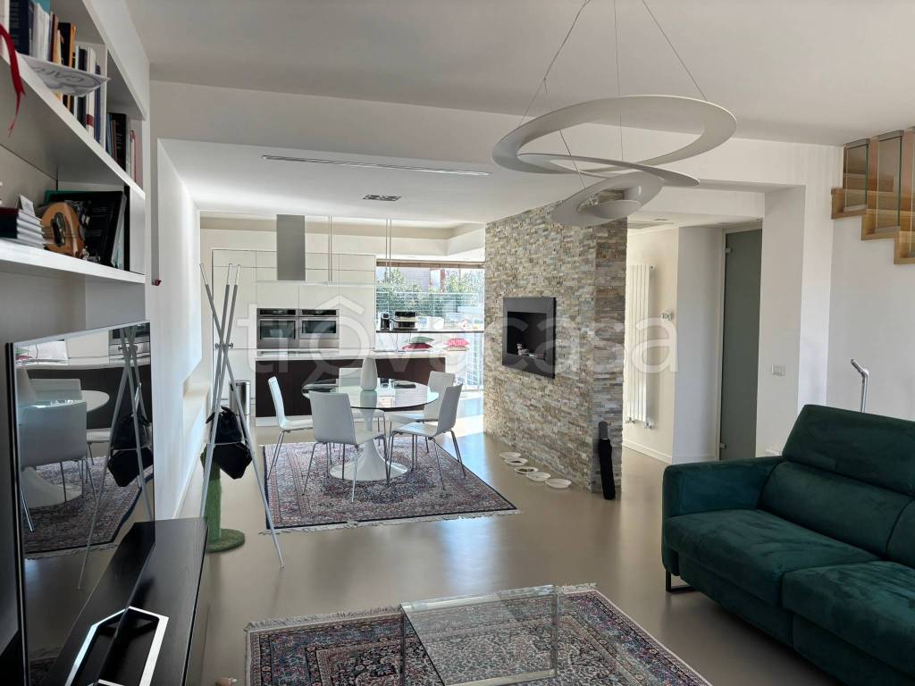 casa indipendente in vendita a Roma in zona Mezzocammino