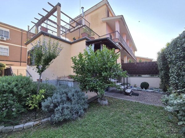 appartamento in vendita a Roma in zona Tor Bella Monaca