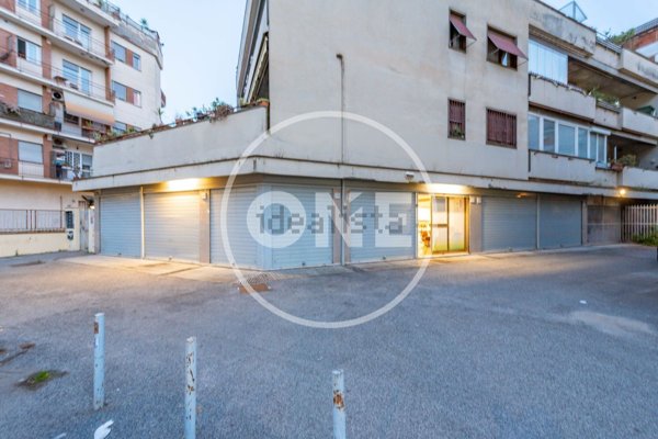 locale commerciale in vendita a Roma