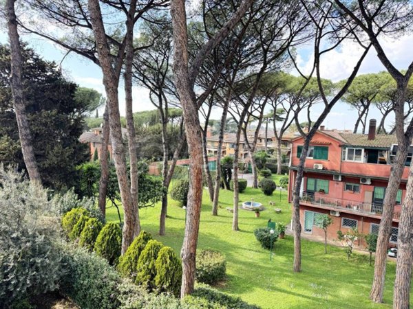 appartamento in vendita a Roma in zona Appio Pignatelli