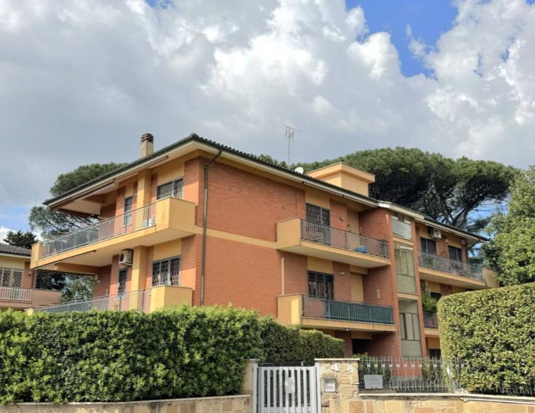 appartamento in vendita a Roma in zona Appio Pignatelli