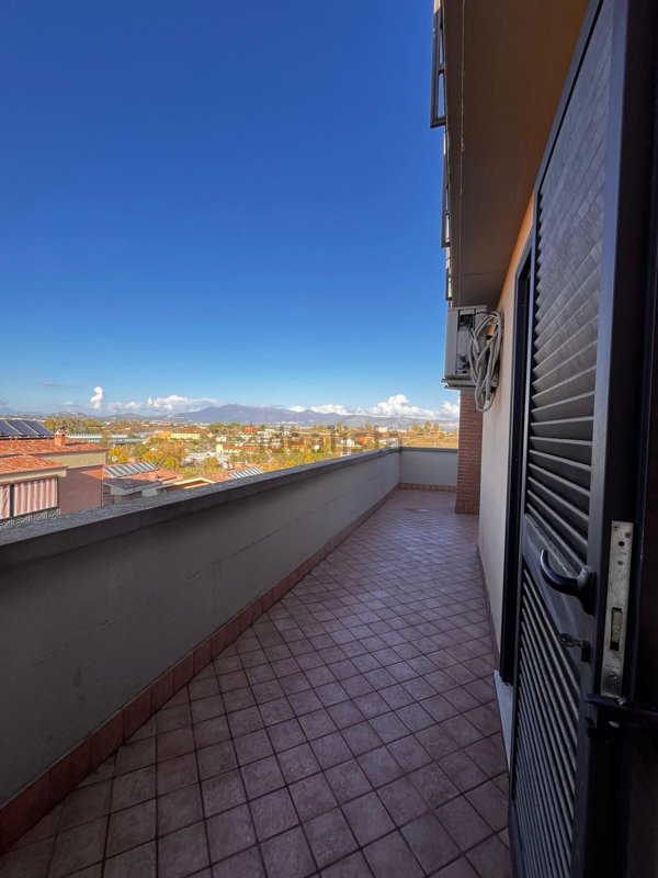 appartamento in vendita a Roma in zona Lunghezza