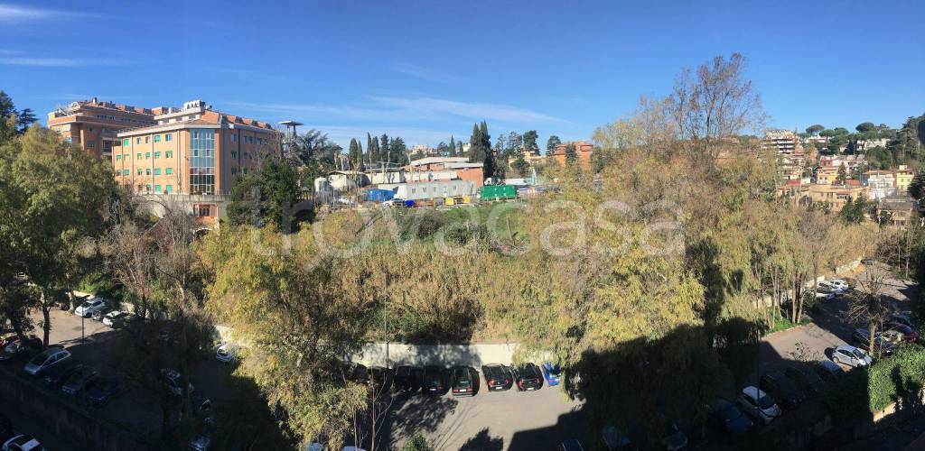 appartamento in vendita a Roma in zona Tomba di Nerone