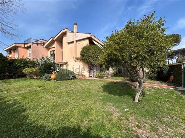 casa indipendente in vendita a Roma in zona Infernetto
