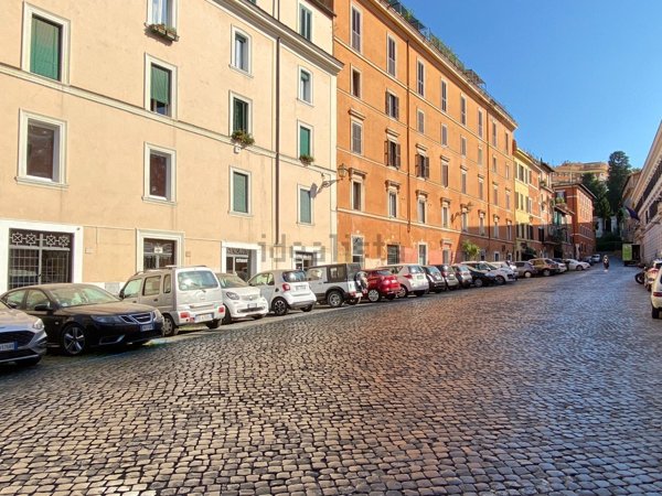 appartamento in vendita a Roma in zona Trastevere