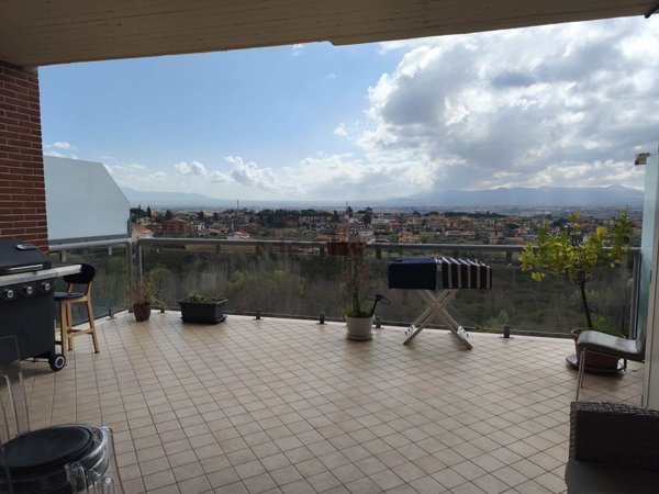 appartamento in vendita a Roma in zona Case Rosse