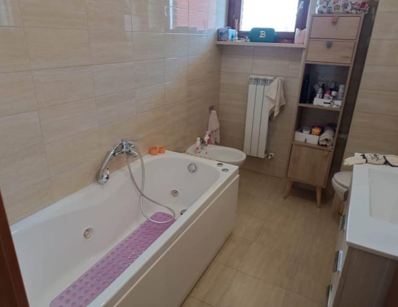 appartamento in vendita a Roma in zona Case Rosse