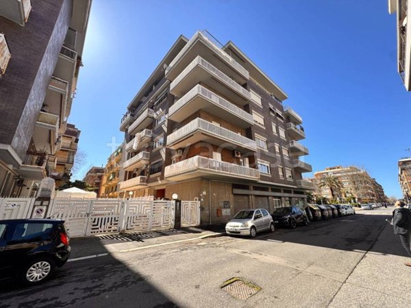 appartamento in vendita a Roma in zona Ostia