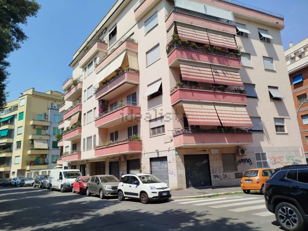 casa indipendente in vendita a Roma in zona Tuscolano