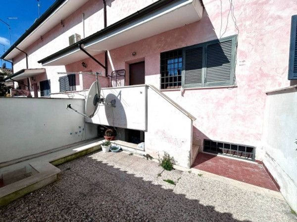 casa indipendente in vendita a Roma in zona Acilia