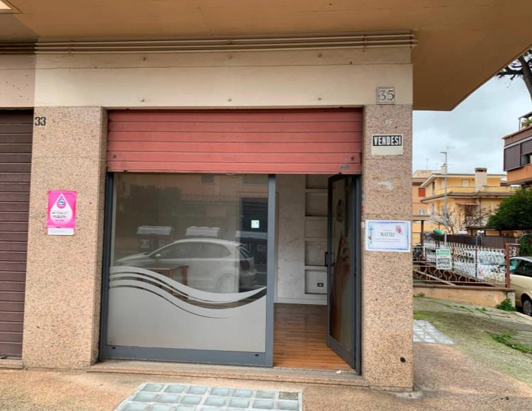 locale commerciale in vendita a Roma