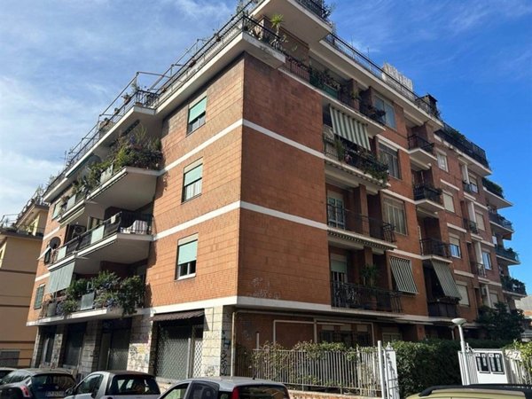 appartamento in vendita a Roma in zona Ostiense