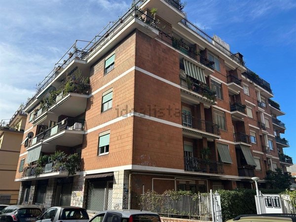 appartamento in vendita a Roma in zona Ostiense