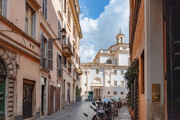 appartamento in vendita a Roma in zona Parione/Sant'Eustachio
