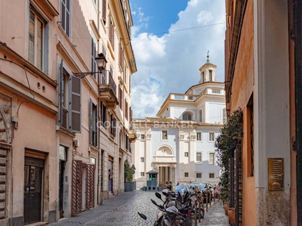 appartamento in vendita a Roma in zona Parione/Sant'Eustachio