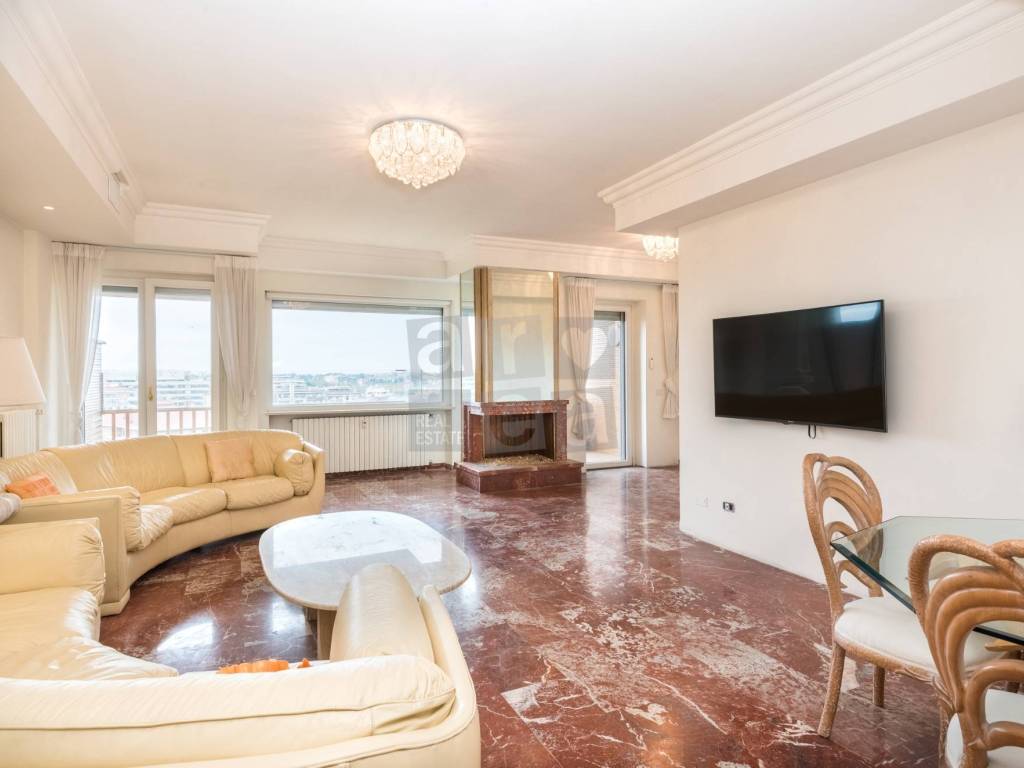 appartamento in vendita a Roma in zona EUR