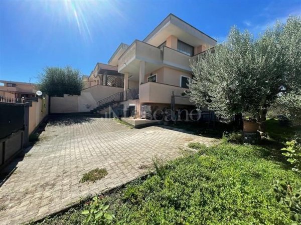 casa indipendente in vendita a Roma in zona Lunghezza
